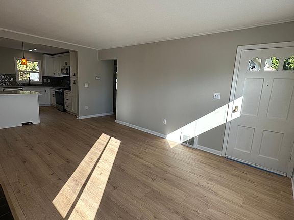 5th image of 804 NW 44th St