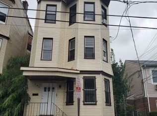 449 S 12th St, Newark, NJ 07103