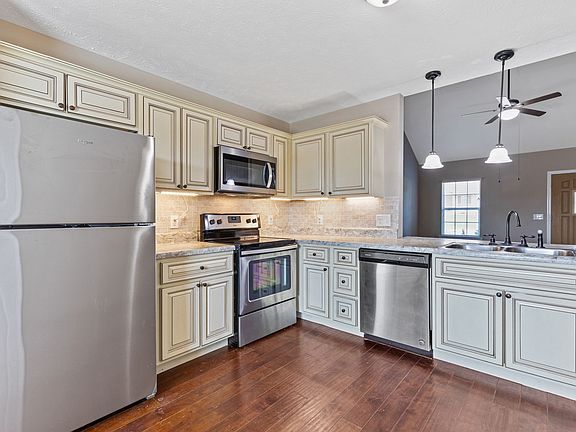 4th image of 211 Jordan Ave