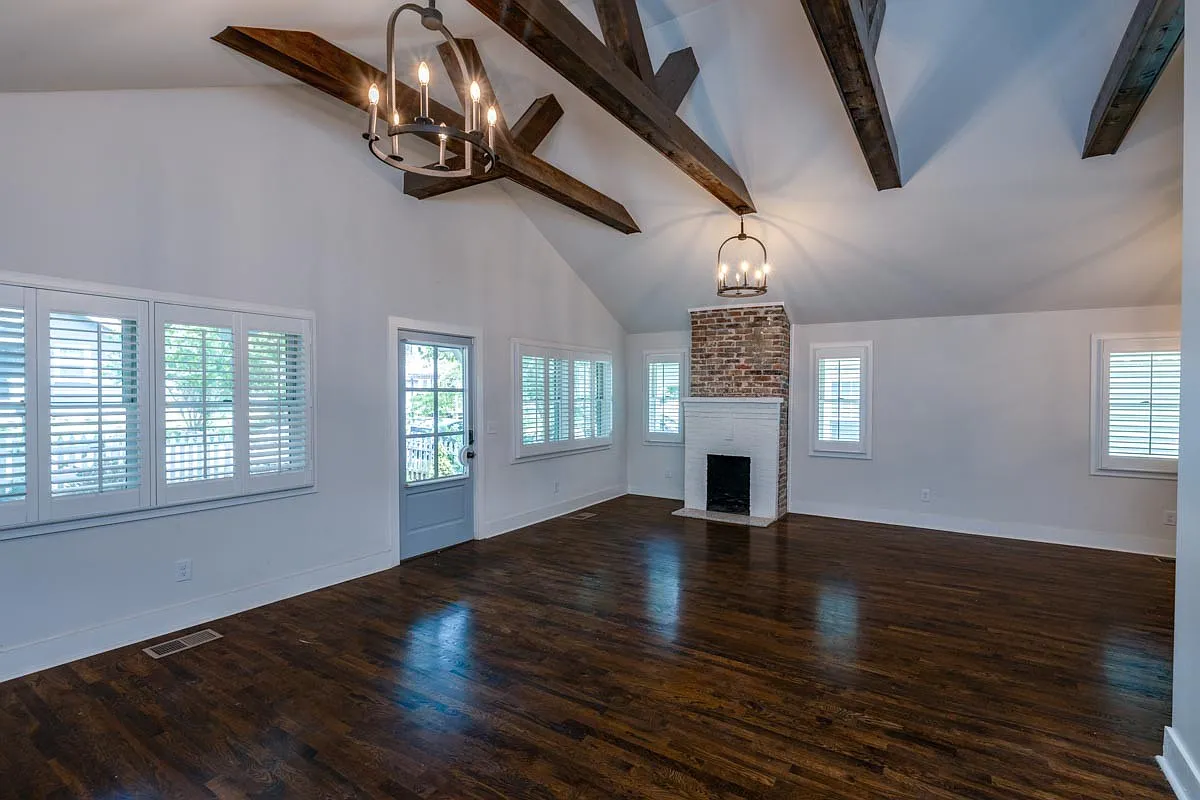 3 bed, 2.5 bath, 2072 sqft, $3,200 — Photo 4