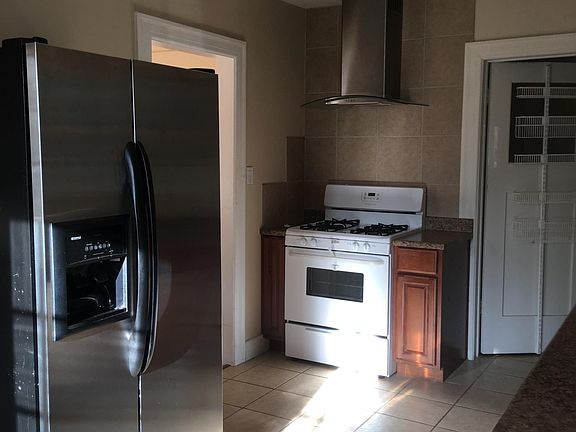 5th image of 2036 Parnell Ave