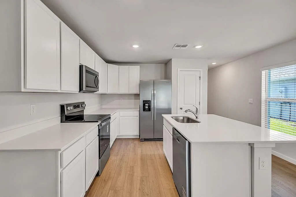 3 bed, 1302 sqft, $2,000 — Photo 4