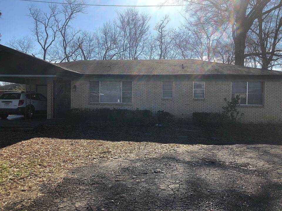 110 E. 15 | 3 Bdrm 1 1/2 B  