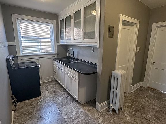 5th image of 4992-94 Mardel Ave #4992