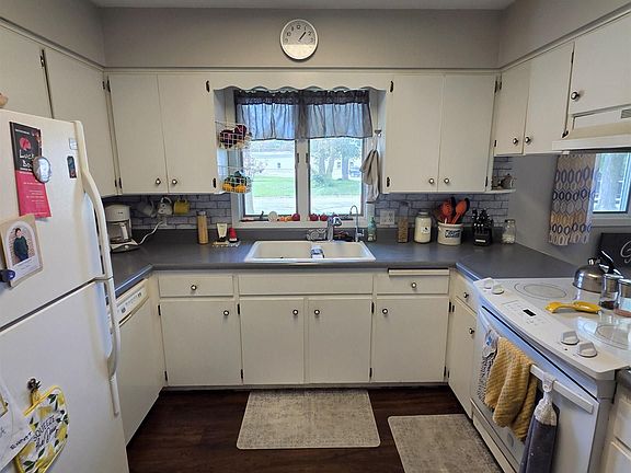 3rd image of 420 N Heckart St
