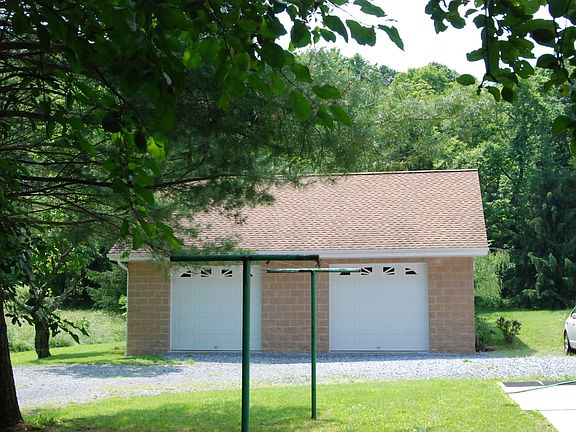 Detached 2 car garage
