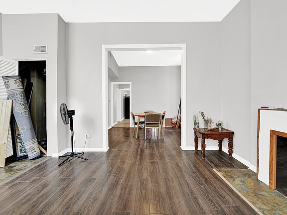 2nd image of 2714 W Gladys Ave