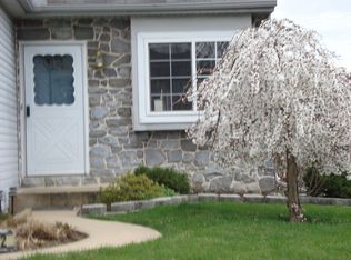 112 Norlawn Cir, Lancaster, PA 17601
