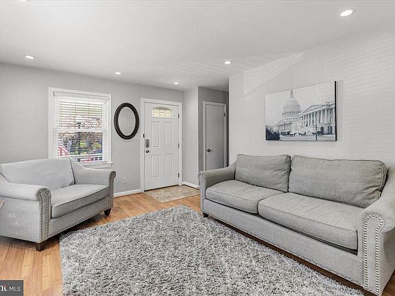 3rd image of 411 S Veitch St