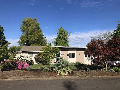 1060 Randall St Photo 1