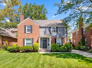 1430 Oxford Rd, Grosse Pointe Woods, MI 48236