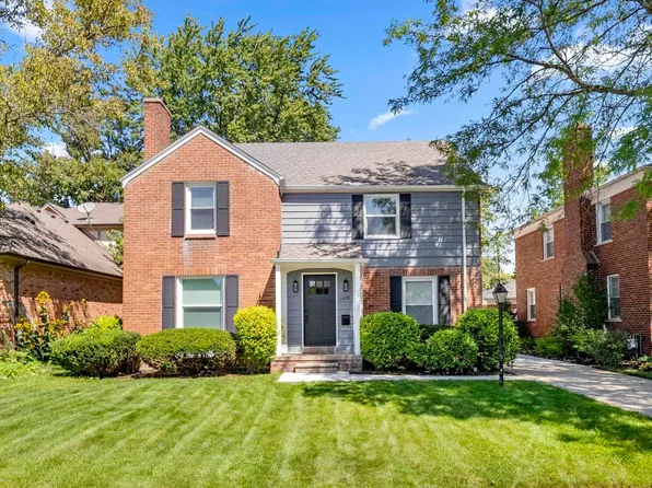 1430 Oxford Rd, Grosse Pointe Woods, MI 48236