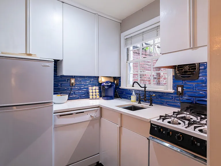 636 G St SE #2 — Photo 5