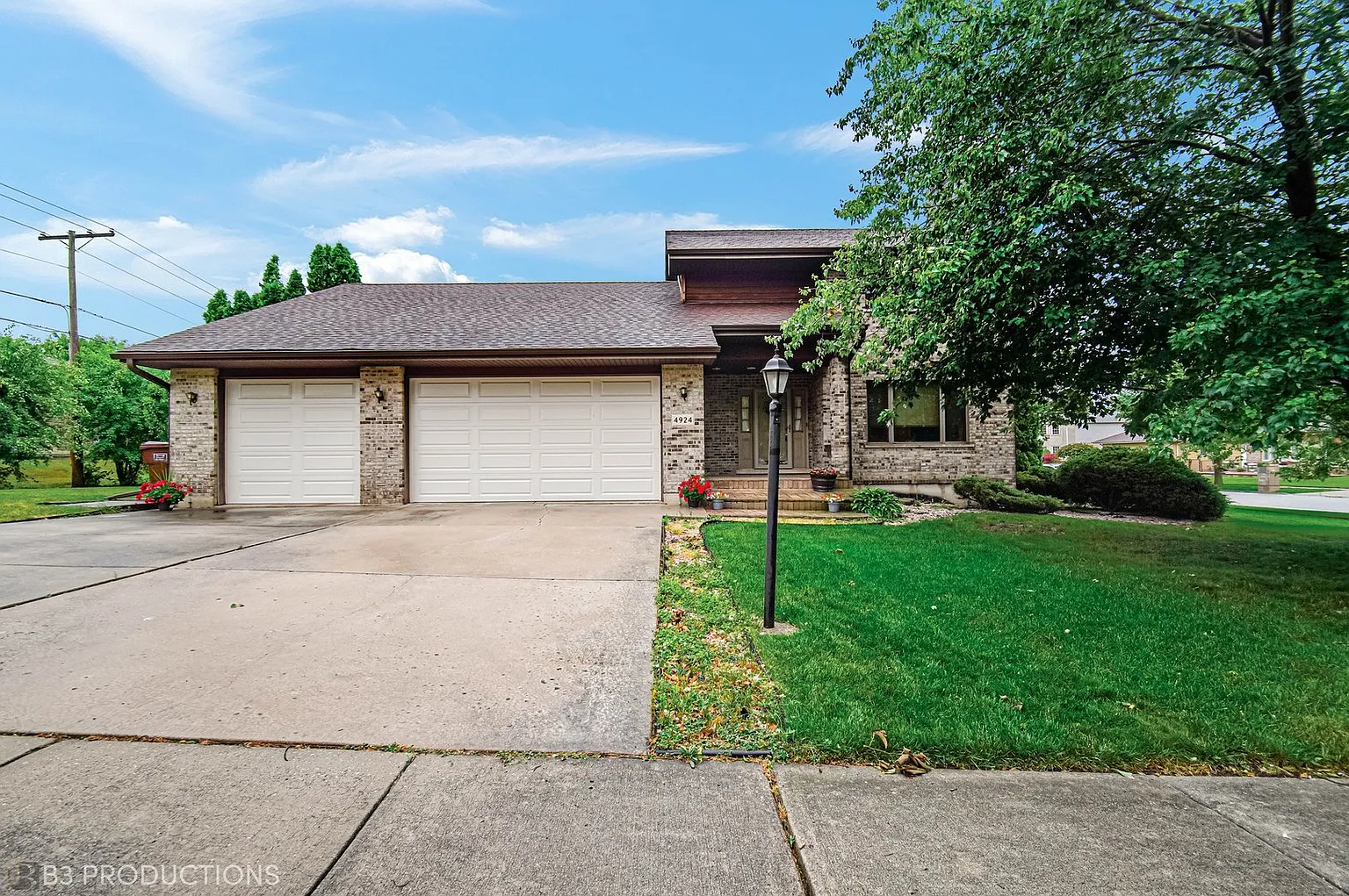 4924 Sycamore Ln photo 1