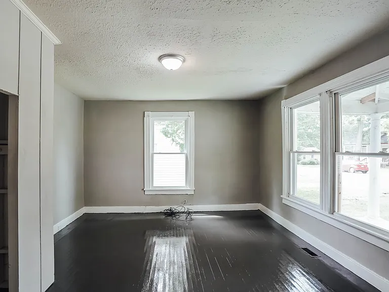 1316 Enfield Ave — Photo 6