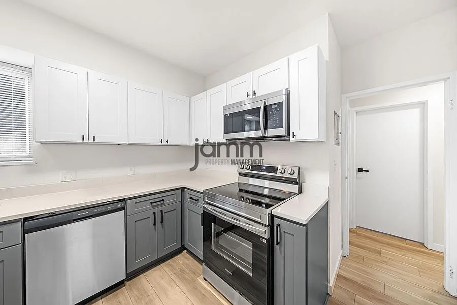Renovated 1 Bedroom, 1 Bathroom Apartment in Rocky River! — Photo 4