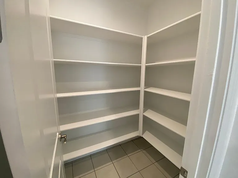 Walk in pantry