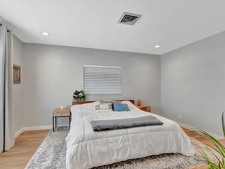 510 Silver Ln — Photo 8