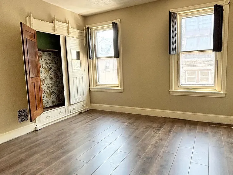 2041 E Cambria St — Photo 4