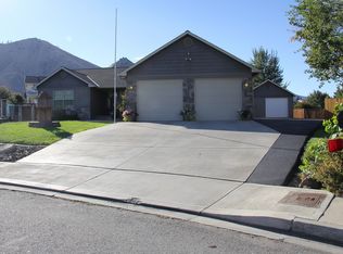 604 Eisenhower Ln, Wenatchee, WA 98801