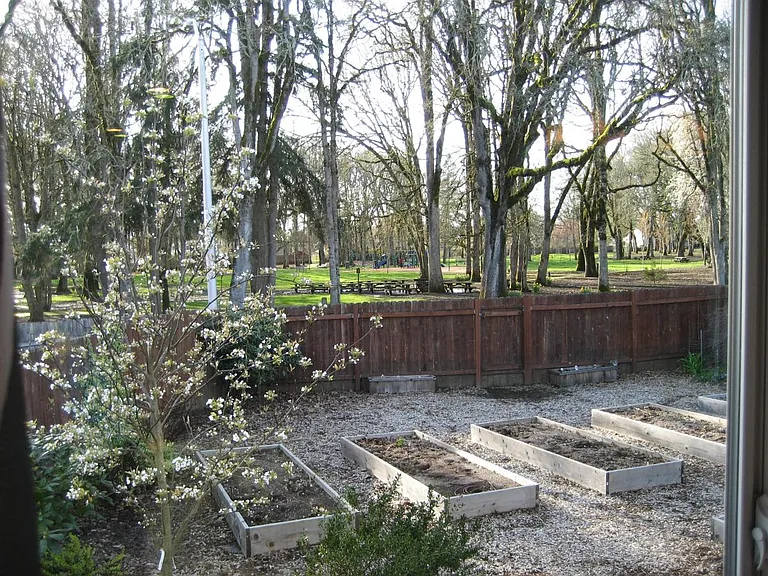 Planter boxes. Easy access to Shadywood Park.