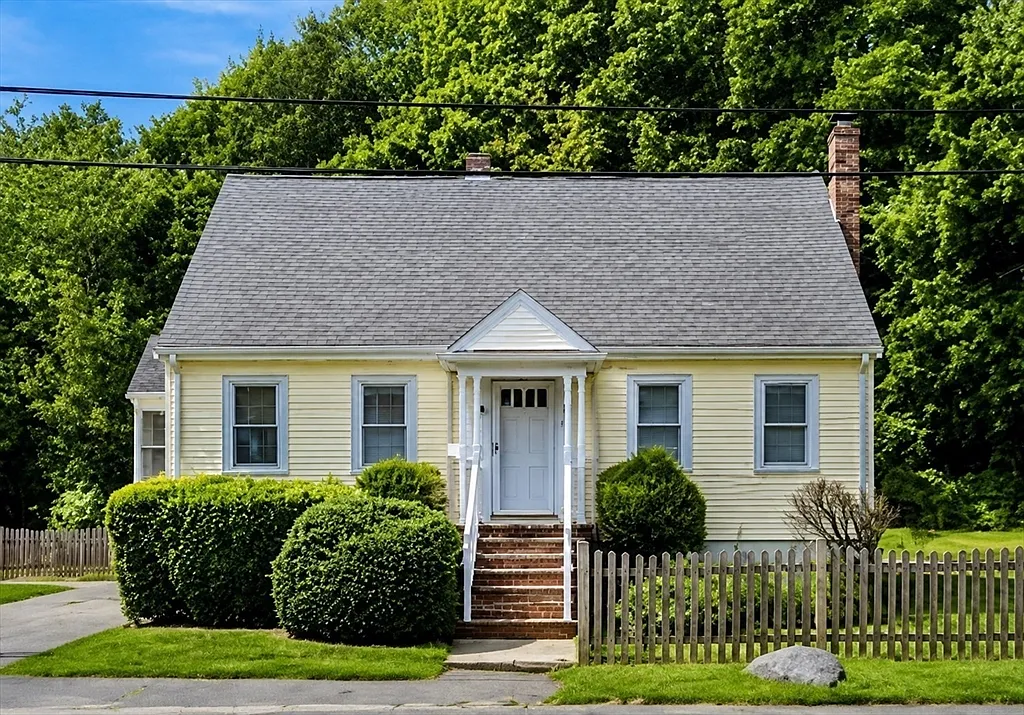 3 bed, 1.5 bath, 2140 sqft, $4,000 — Photo 1