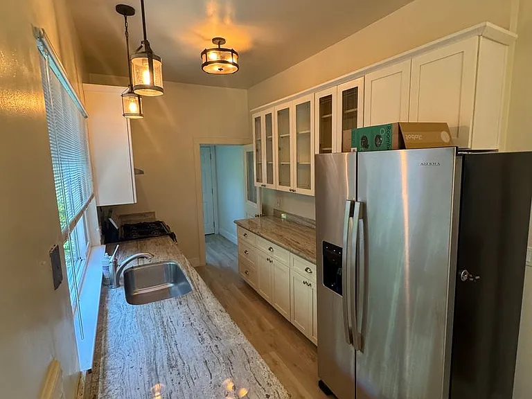 2028 Clinton Ave — Photo 10