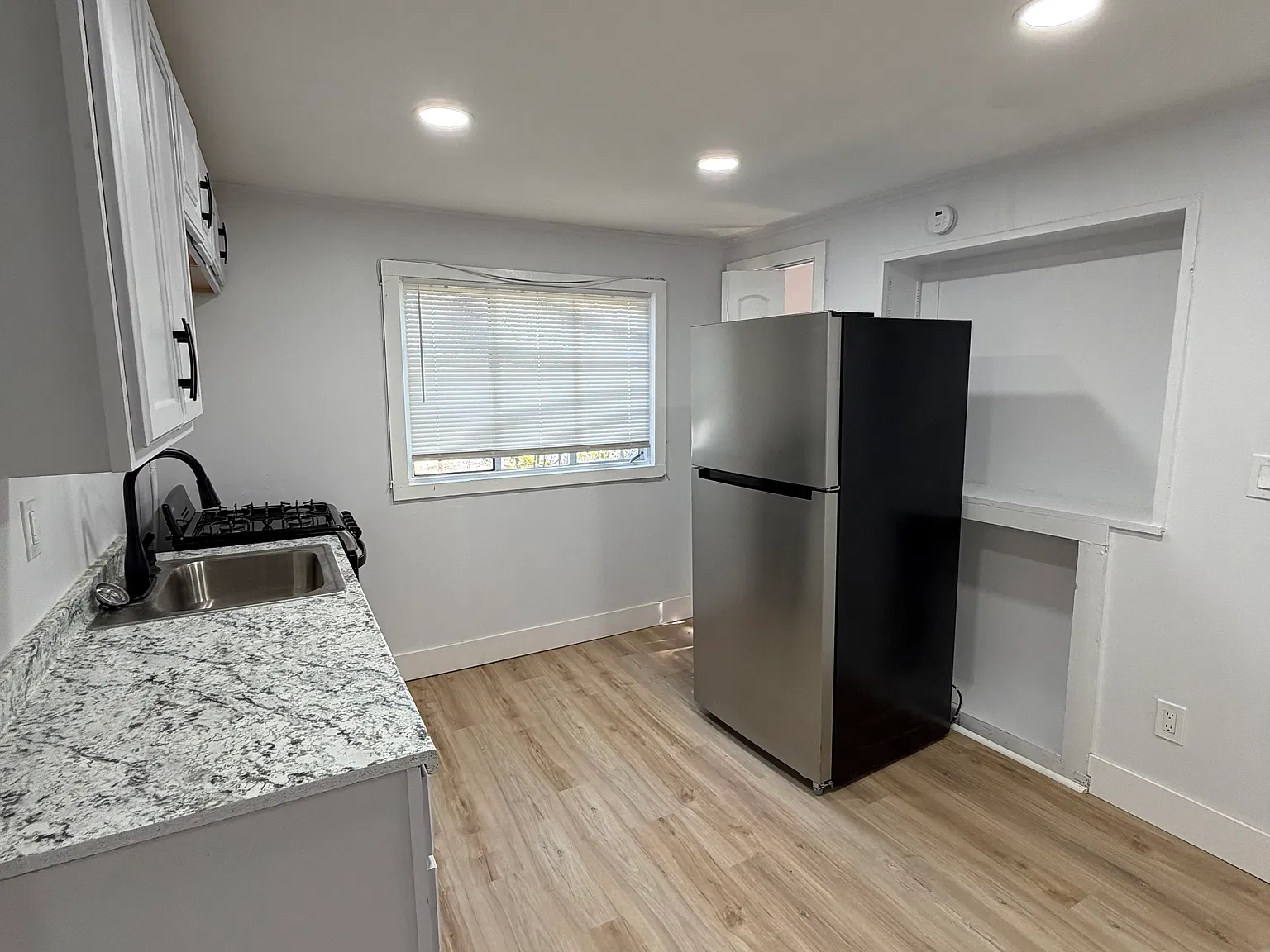1 bed, $1,000 — Photo 3