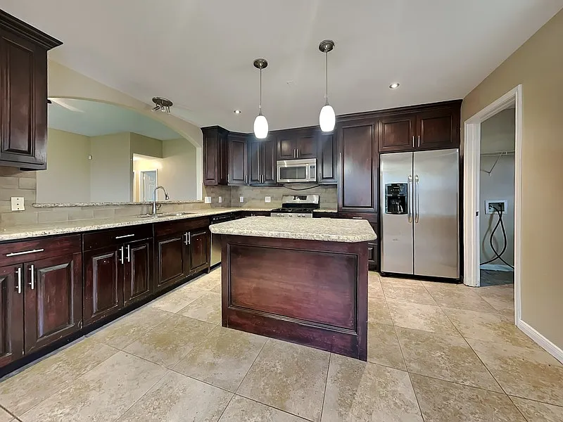 3 bed, 2.0 bath, 1495 sqft, $1,850 — Photo 4