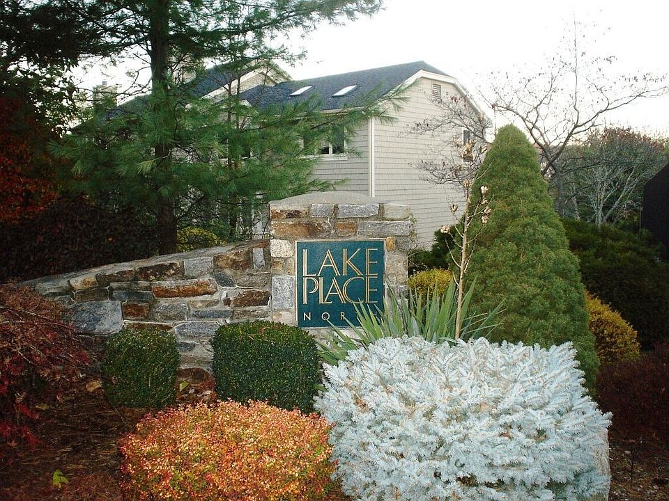 Lake Place Community Sign