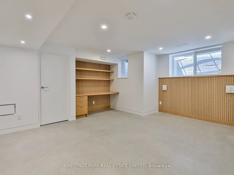 21 Douglas Cres — Photo 36