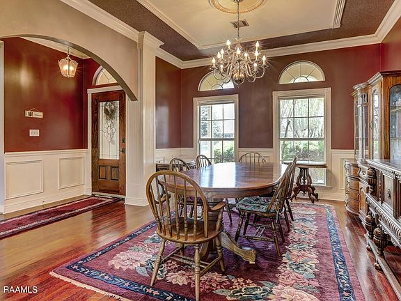 3rd image of 204 Oak Hollow Dr