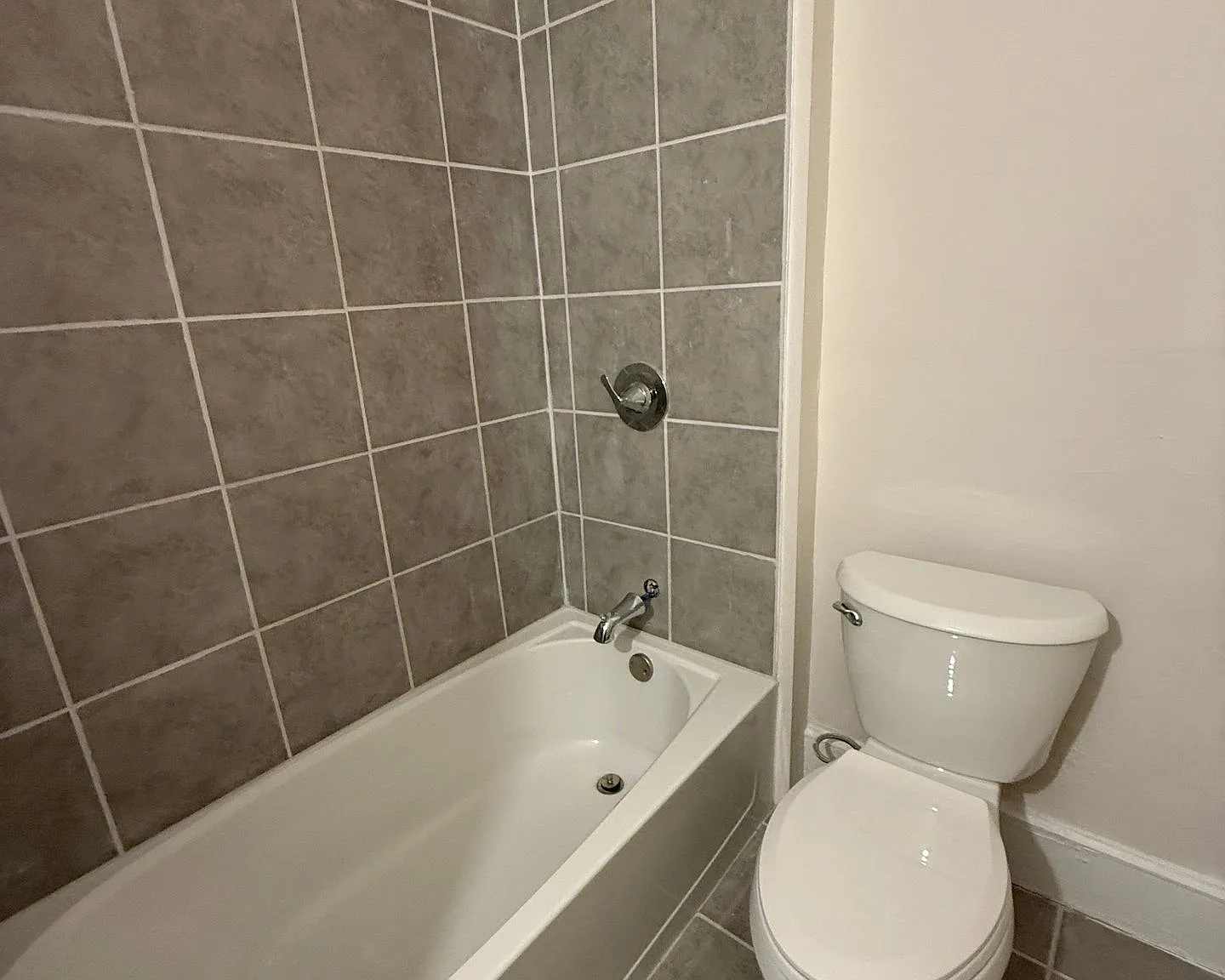 3 bed, 958 sqft, $1,550 — Photo 3