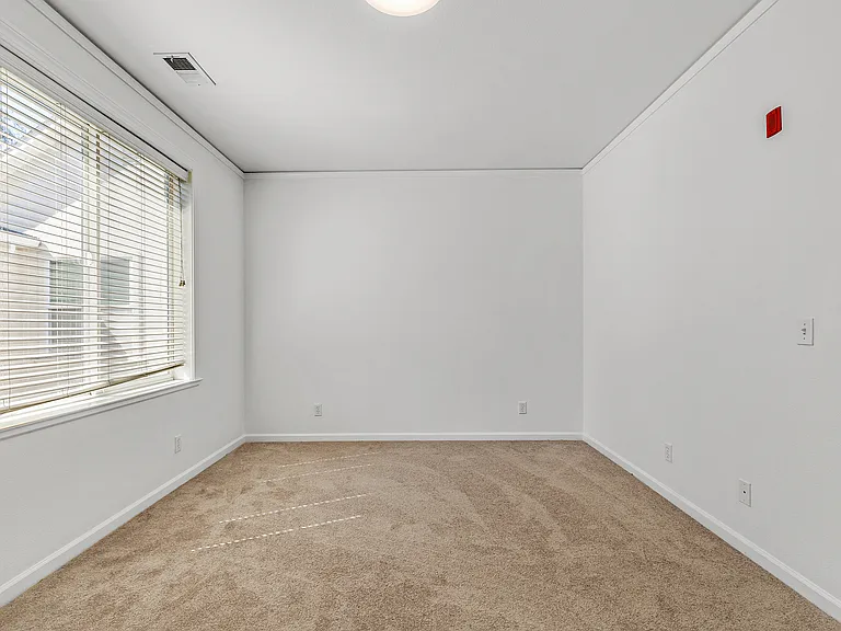 1083 Hyde St — Photo 20