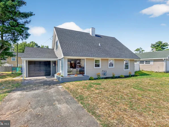 26 Buttercup Ln, Willingboro, NJ 08046