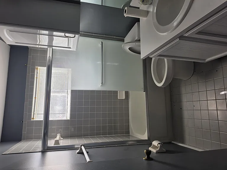 100 Kings Way — Photo 3