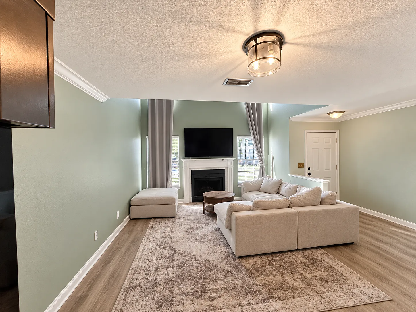 2 bed, 1.5 bath, 680 sqft, $1,750 — Photo 4