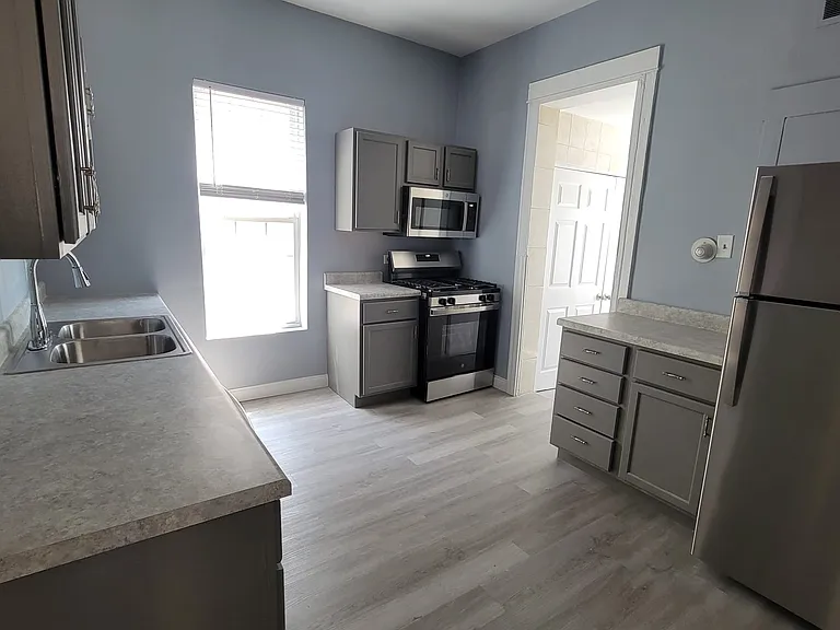 3525 W Dickens Ave #2 — Photo 8