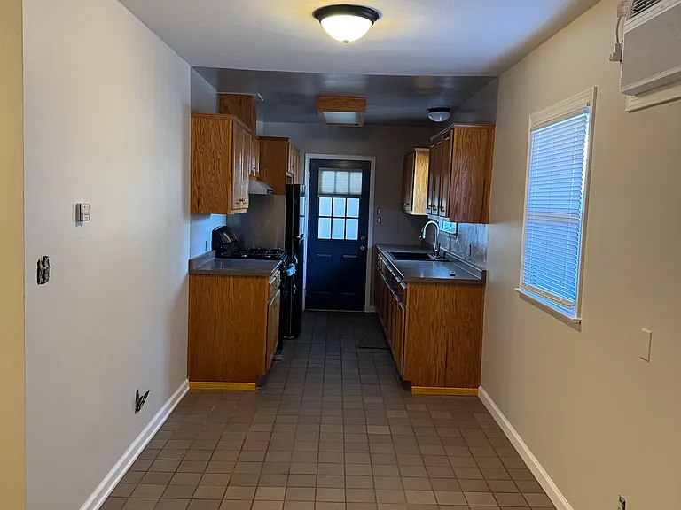 2114 W Magnolia Blvd #C — Photo 3