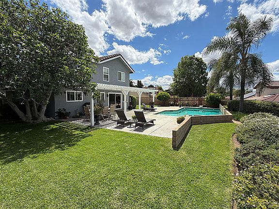 3rd image of 1290 Versailles Cir