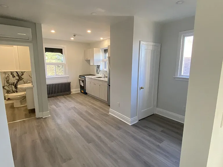 164 Park St S #6 — Photo 3