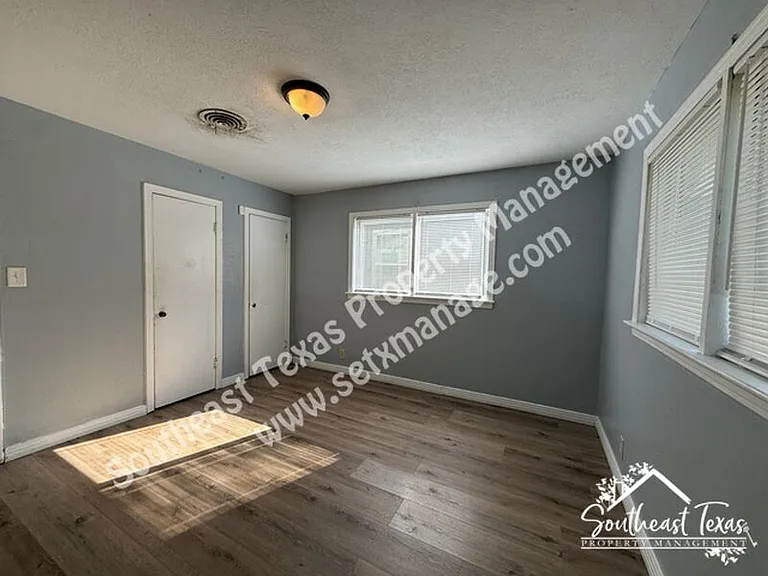 4455 S 5th St — Photo 8