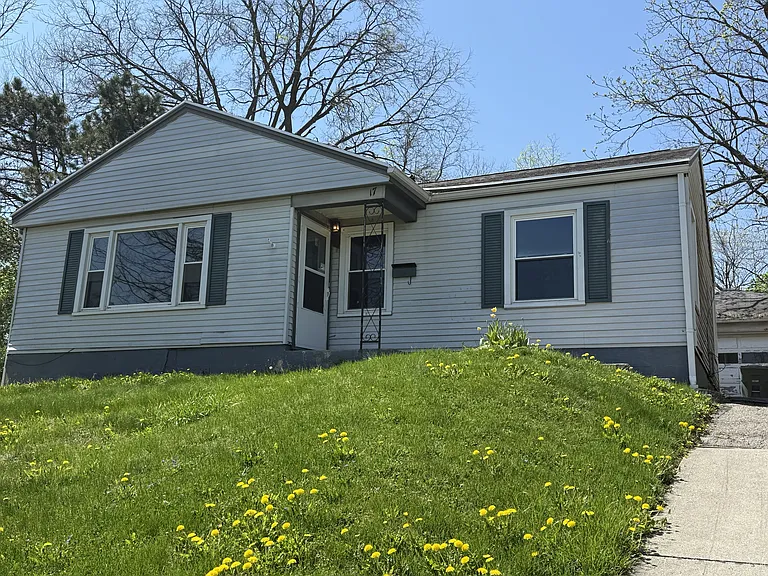 17 Murray Hill Dr — Photo 1