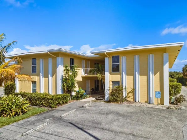 727 Hummingbird Way APT 2, North Palm Beach, FL 33408