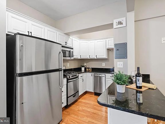 3rd image of 201-1727 Massachusetts Ave NW #201