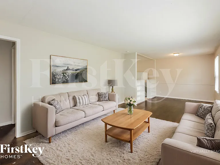 1403 NE 67th Pl — Photo 3
