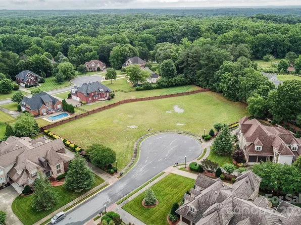 11 & 12 Brooks Knoll Ln, Charlotte, NC 28227