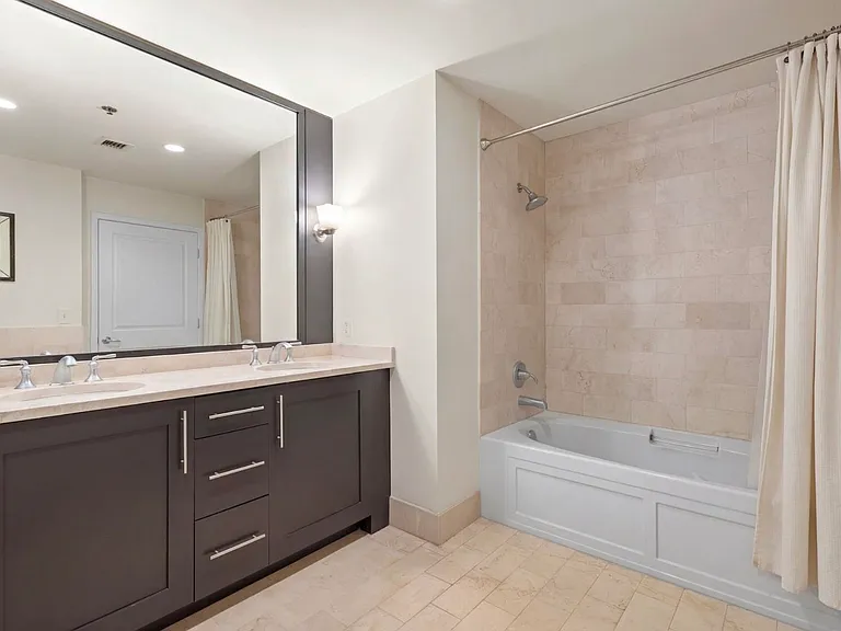 1125 Maxwell Ln #471 — Photo 8