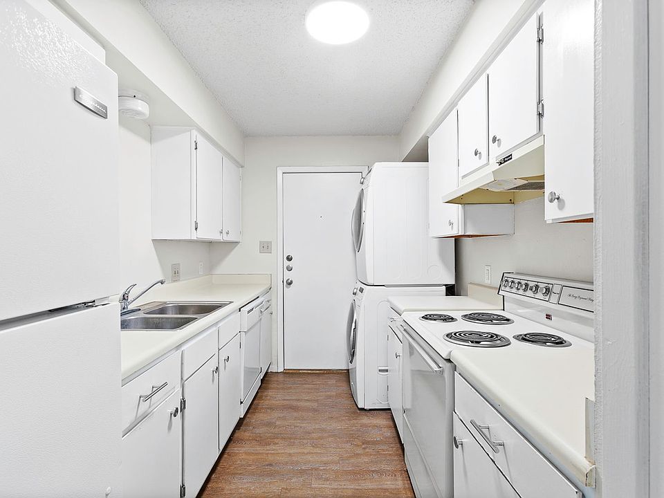 1st image of 245 Craddock Ave #D