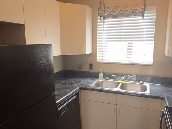 3rd image of 815 W Pensacola St APT 16